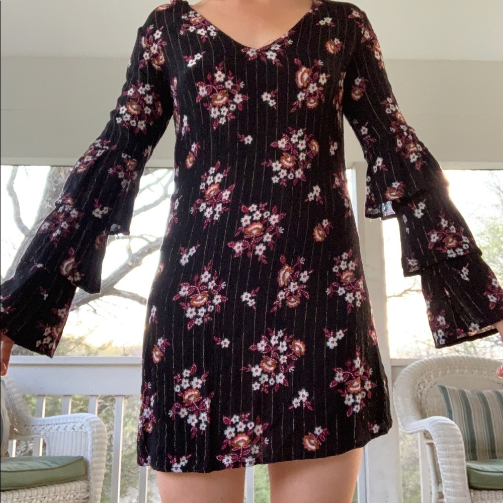 Black dress with floral print, tiered sleeves
